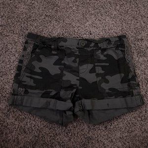 hippie girl camo shorts